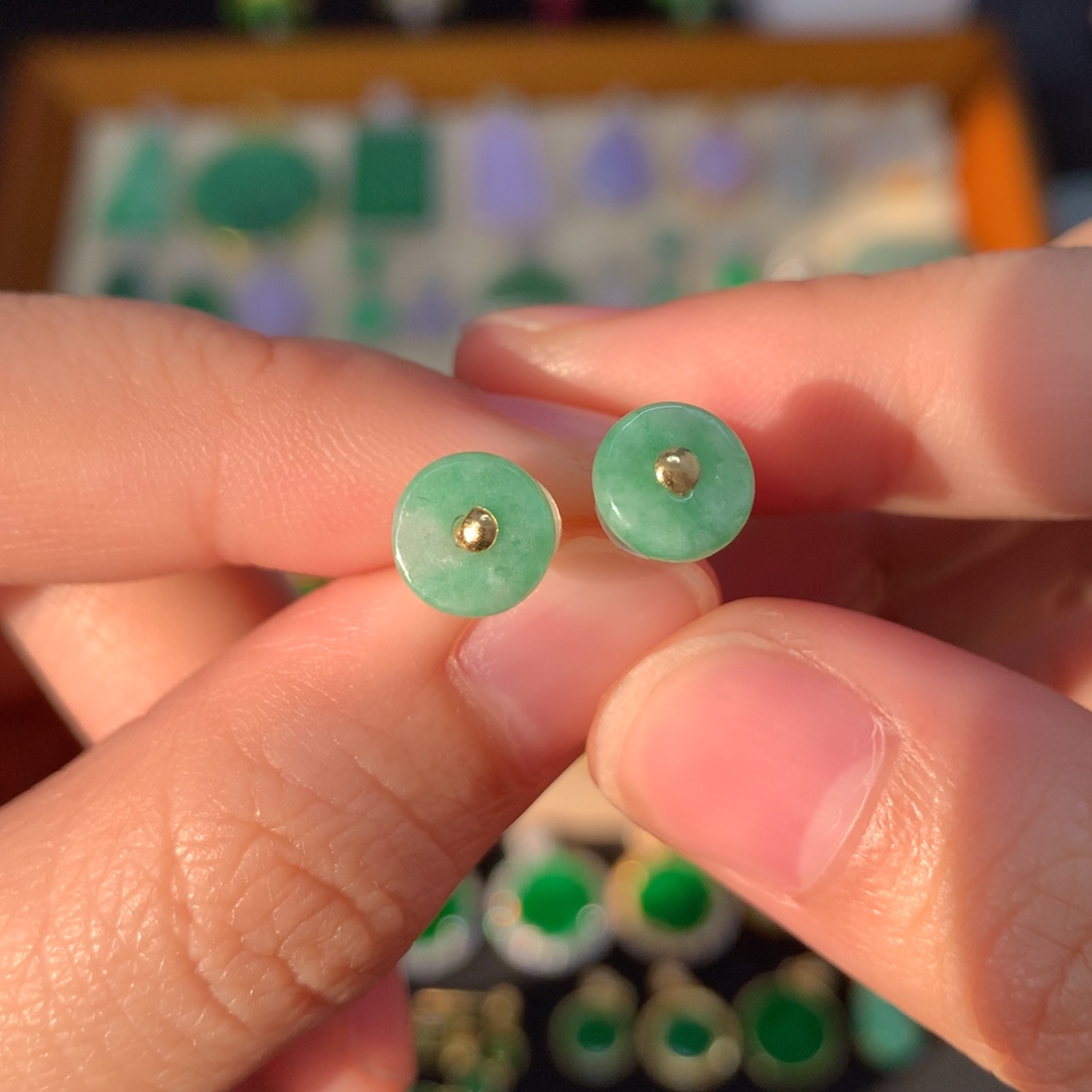 翡翠18K金镶嵌耳饰耳钉