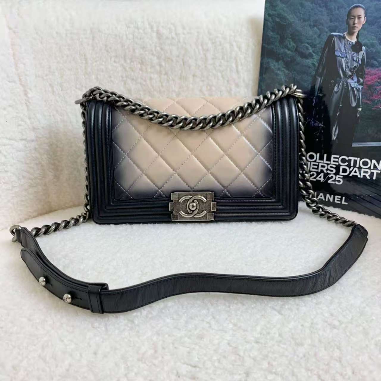 99新 Chanel/香奈儿 黑拼米leboy中号/ 64600804/代卖服务/12期