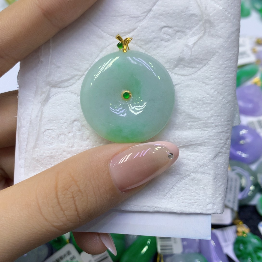颈饰18K金镶嵌翡翠