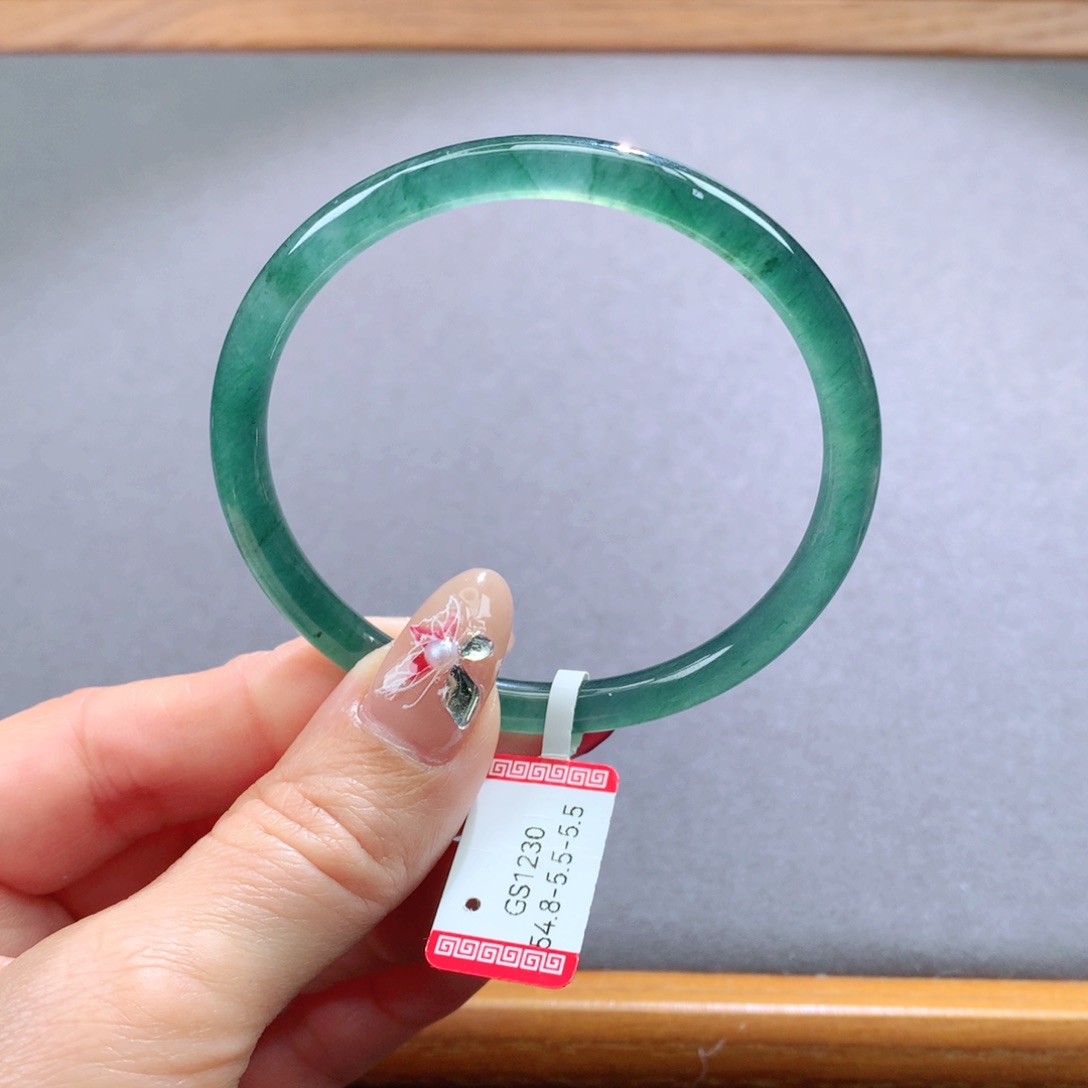 翡翠手镯未镶嵌 天然翡翠手镯叮当镯