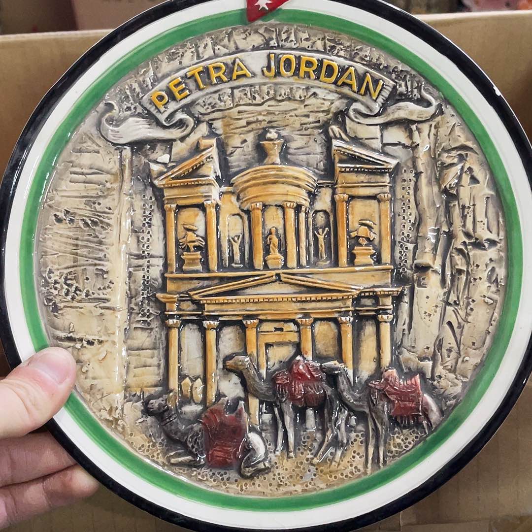 摆件   磕碰。封釉。