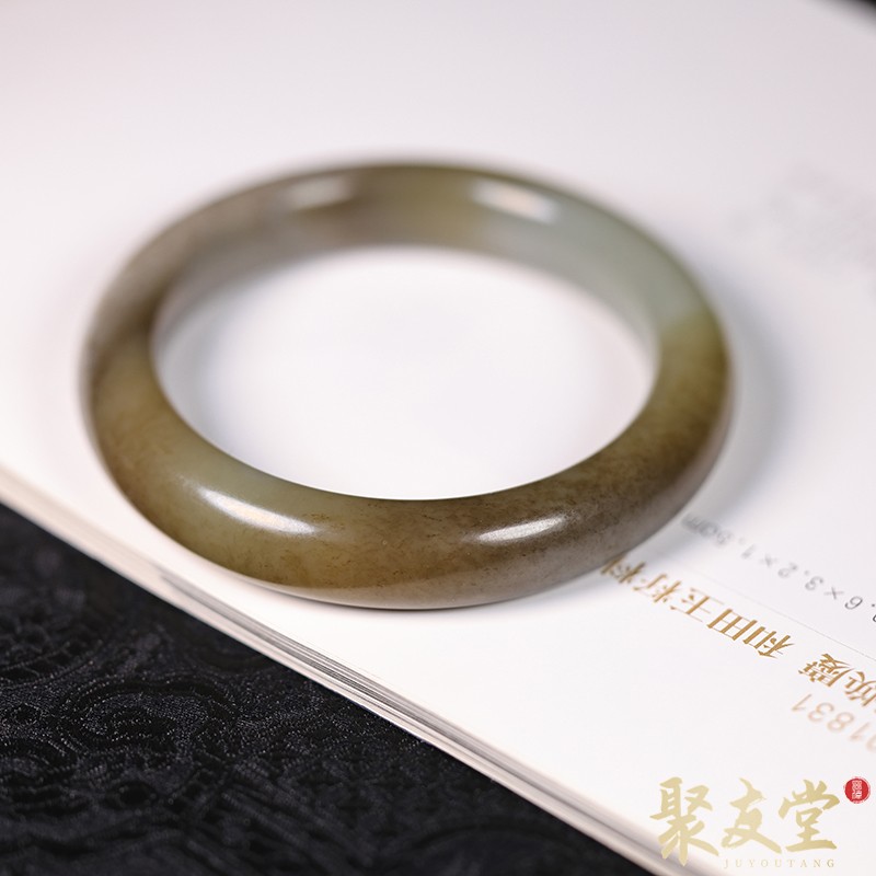 W116聚友堂王伟玉雕55.2圈口新疆和田玉籽料特色糖玉手镯正镯187