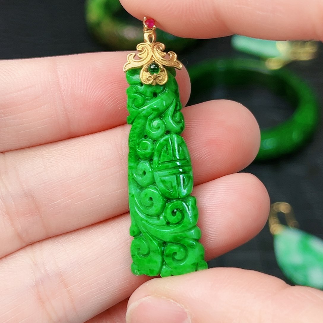 翡翠颈饰银S925镶嵌吊坠