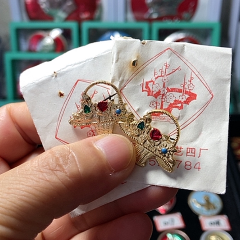 【闪购商品】铝六七十年代的2枚章