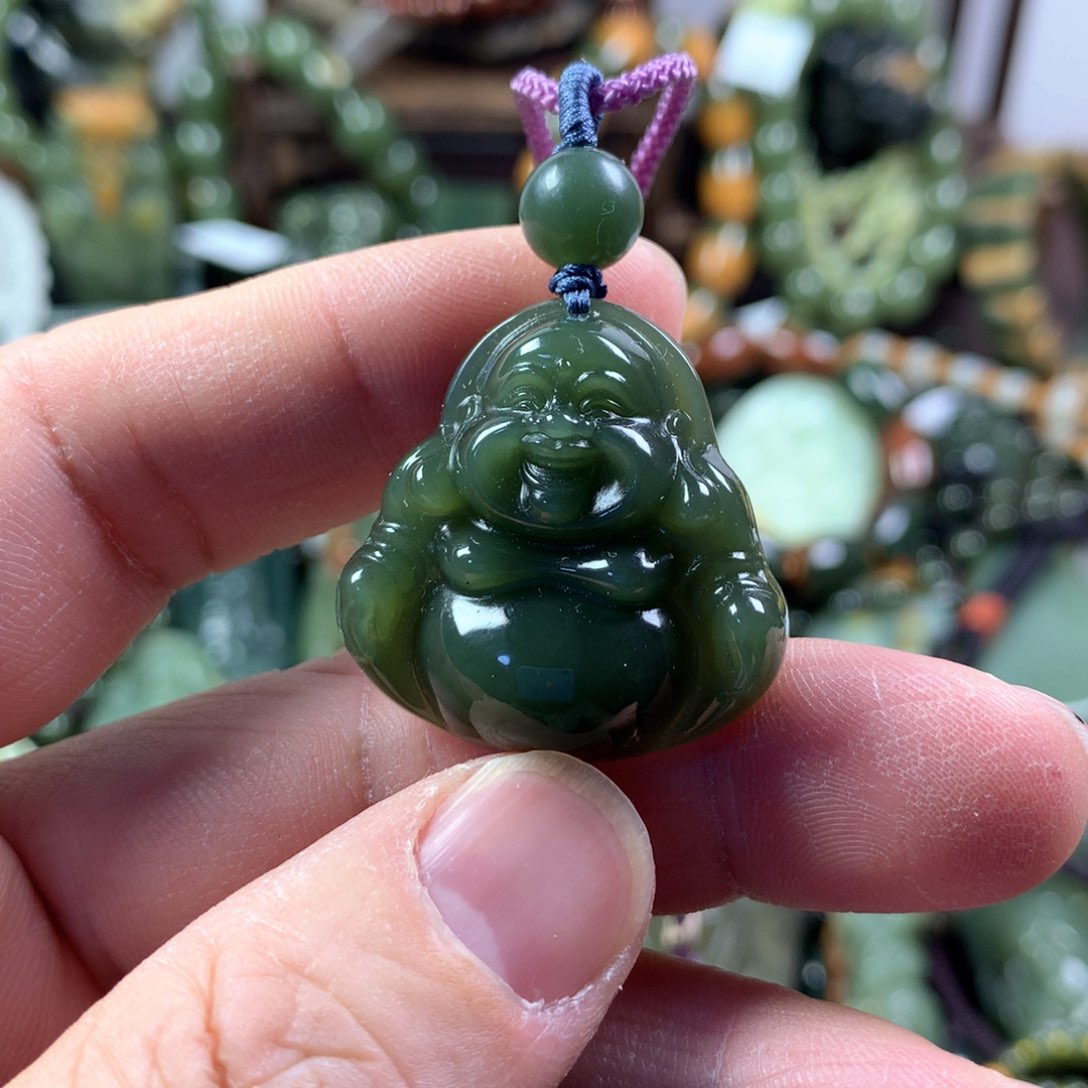 透闪石质玉挂件未镶嵌