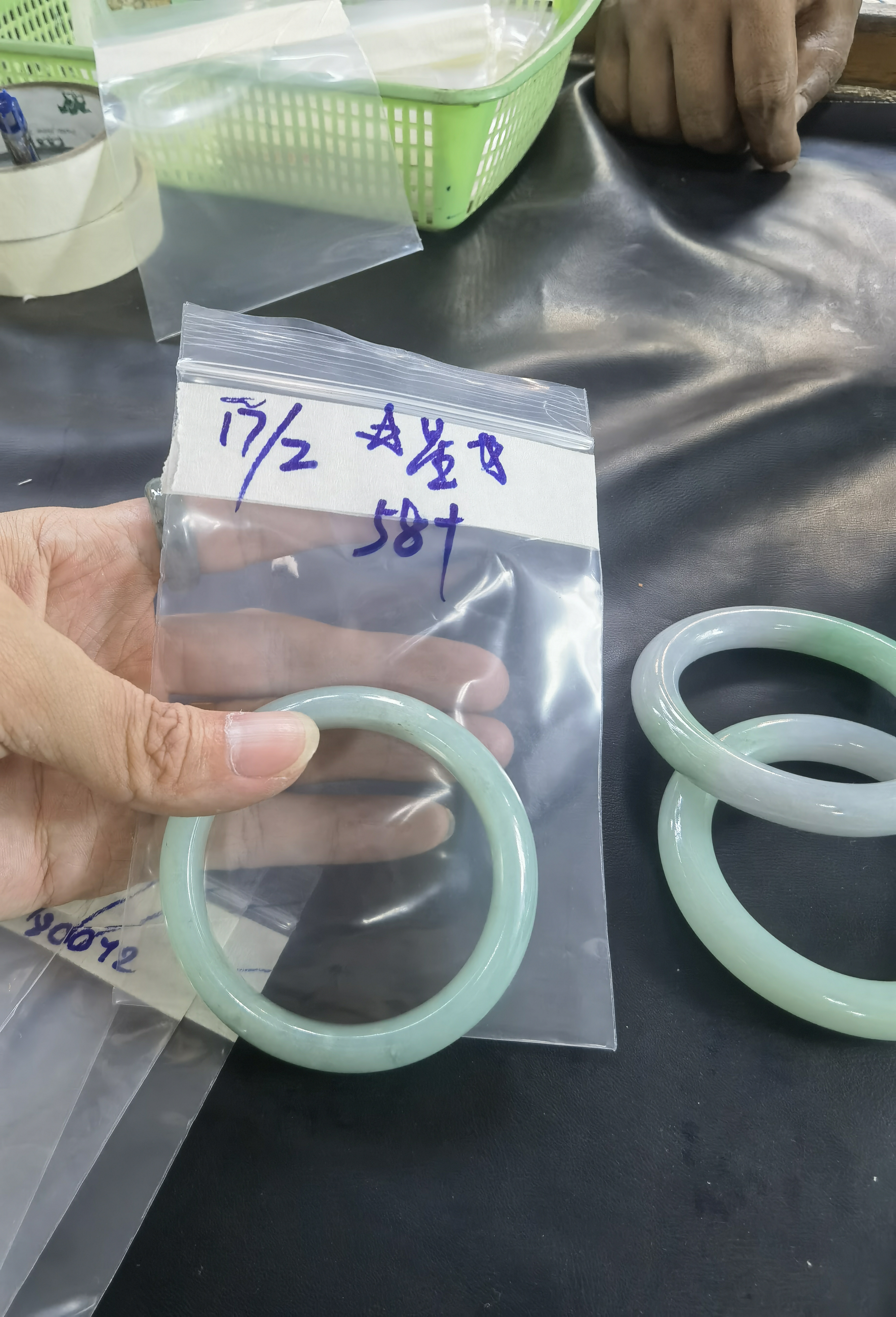 天然缅甸翡翠手镯