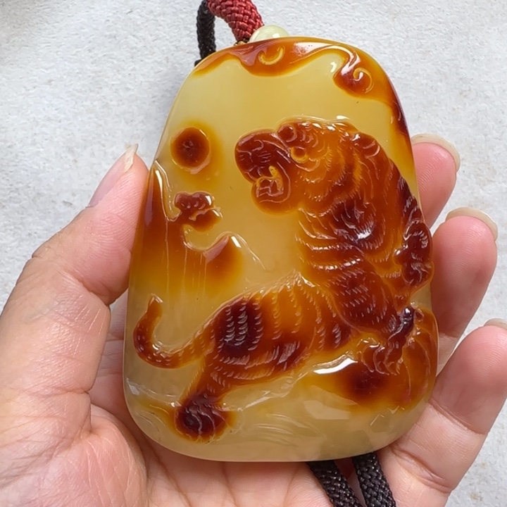 蜜蜡未镶嵌珠宝奇石