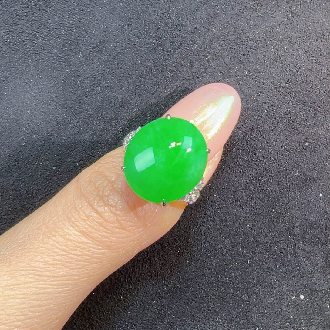 翡翠戒指18K金镶嵌蛋面