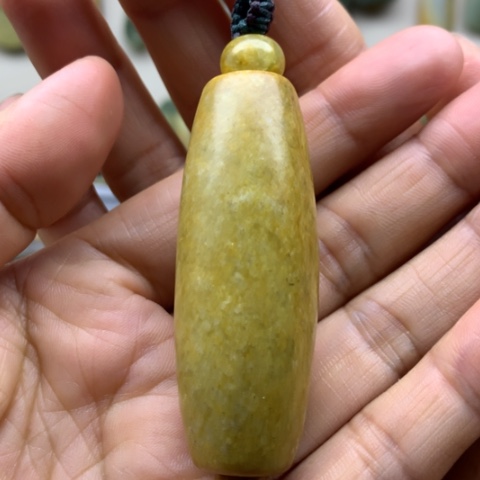 【闪购商品】未镶嵌岫岩河磨玉（透闪石质玉）把件