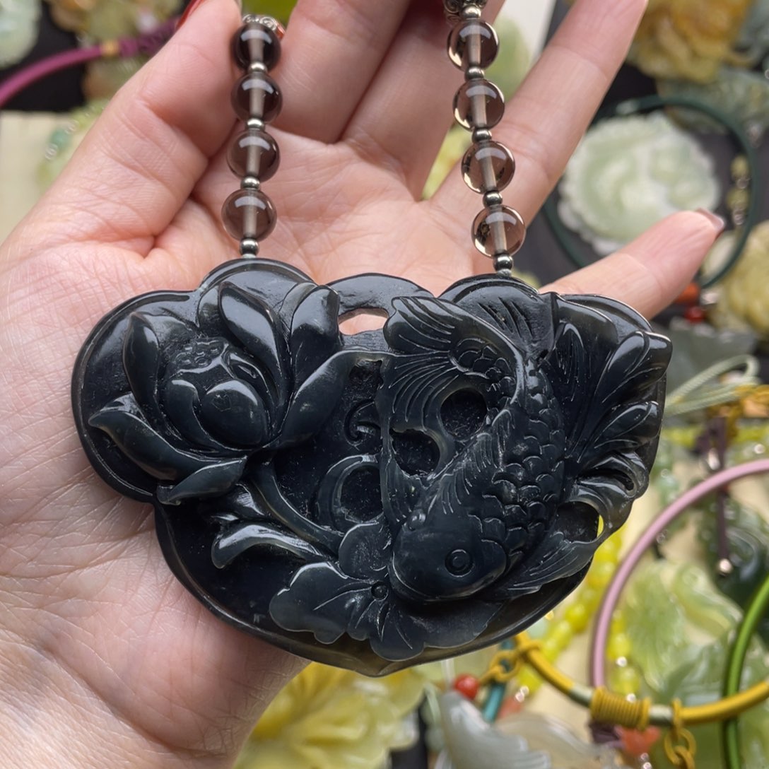 蛇纹石玉颈饰未镶嵌