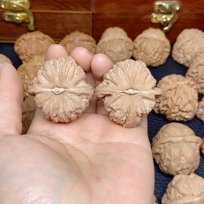 【闪购商品】文玩核桃吊坠宋*宪白狮子40