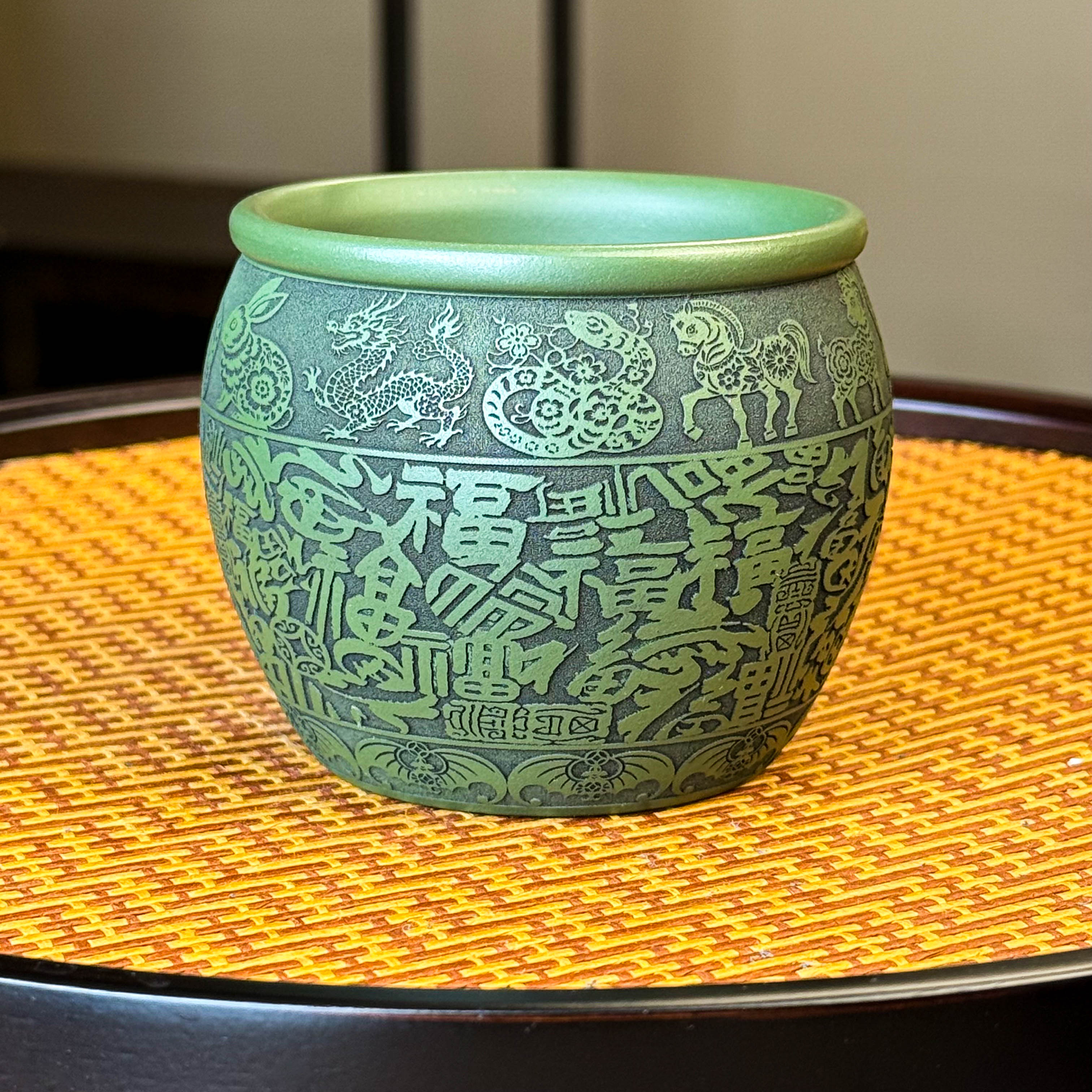 宜兴全手工紫砂茶具 原矿翡翠绿泥刻绘双层紫砂满福主人杯品茗杯