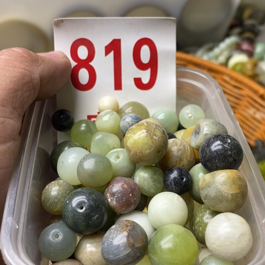 蛇纹石玉挂坠未镶嵌