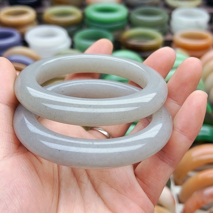 未镶嵌手镯（圆镯）石英质玉