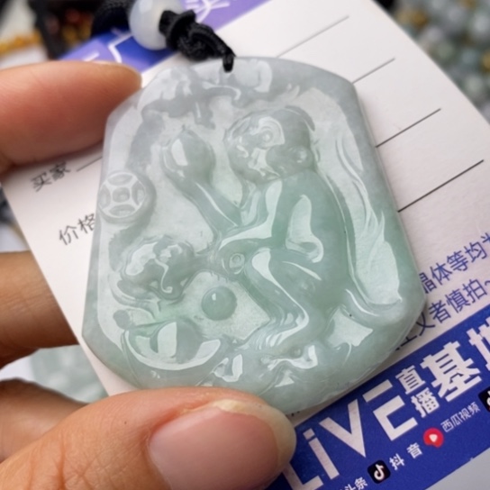 翡翠颈饰未镶嵌翡翠