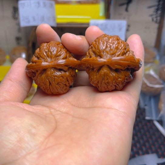 文玩核桃吊坠白狮