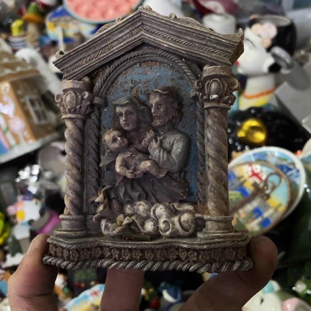 摆件       磕碰。      