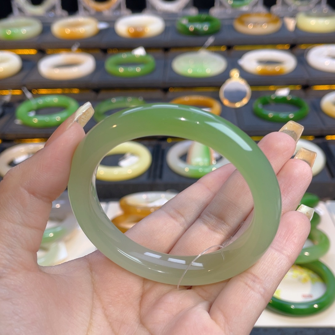 和田玉手镯未镶嵌绫