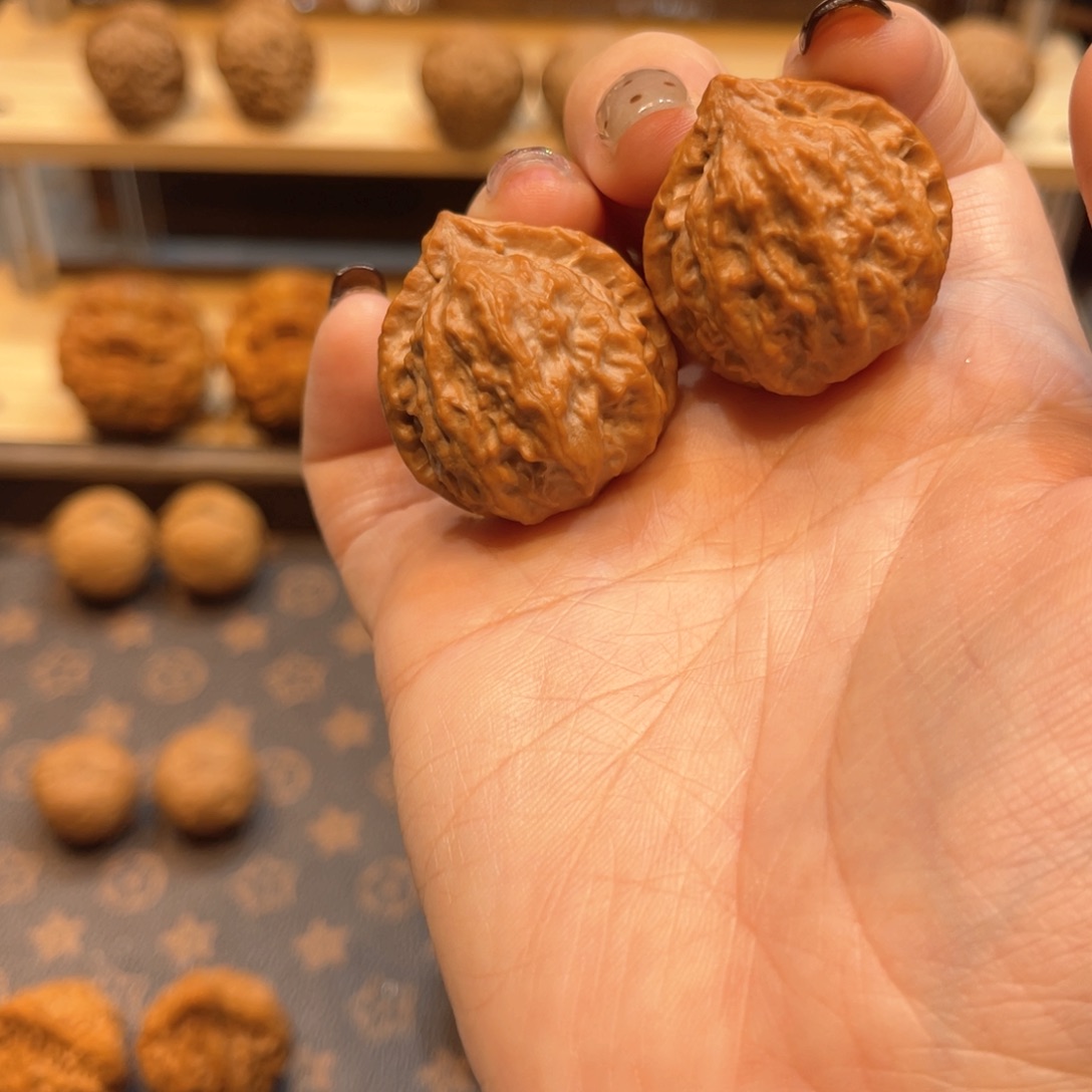 文玩核桃把件桃心流水纹