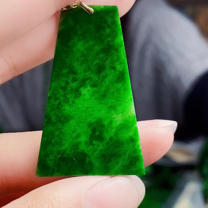 翡翠18K金镶嵌颈饰多样性