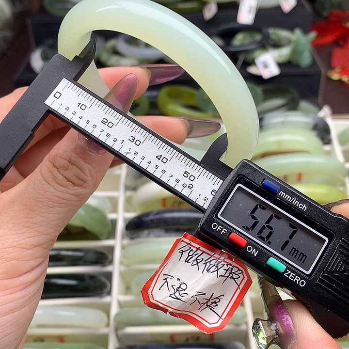 蛇纹石玉手镯未镶嵌3