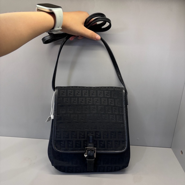 95新 FENDI/芬迪 兔兔奢小颖/芬迪斜挎包/26012