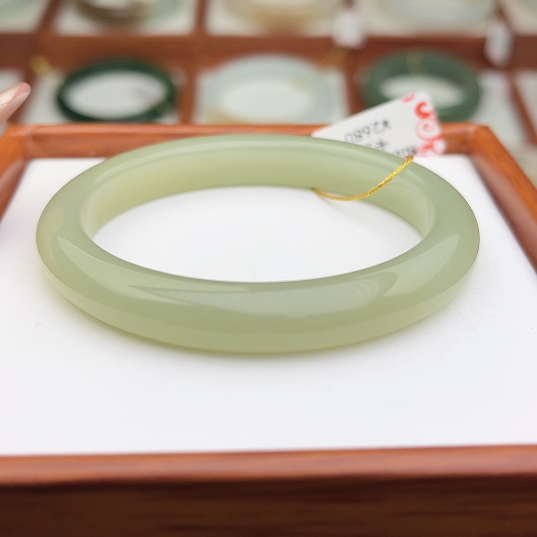 和田玉未镶嵌手镯50