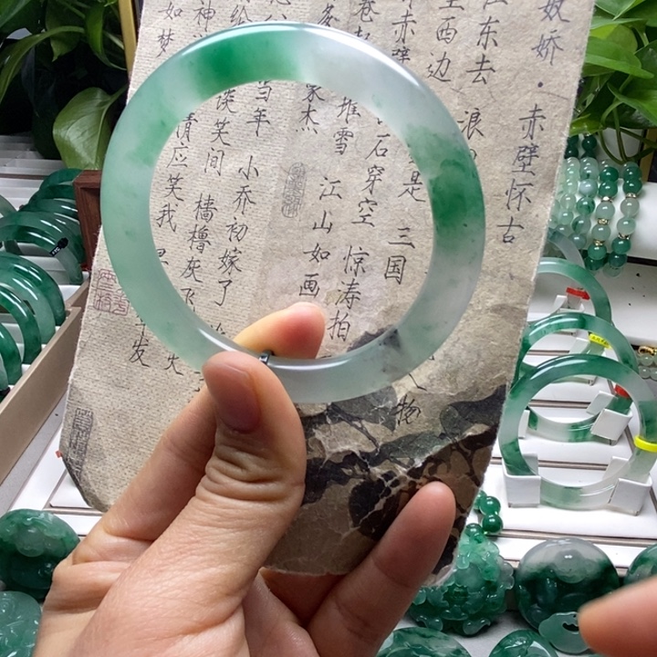 石英质玉未镶嵌手镯