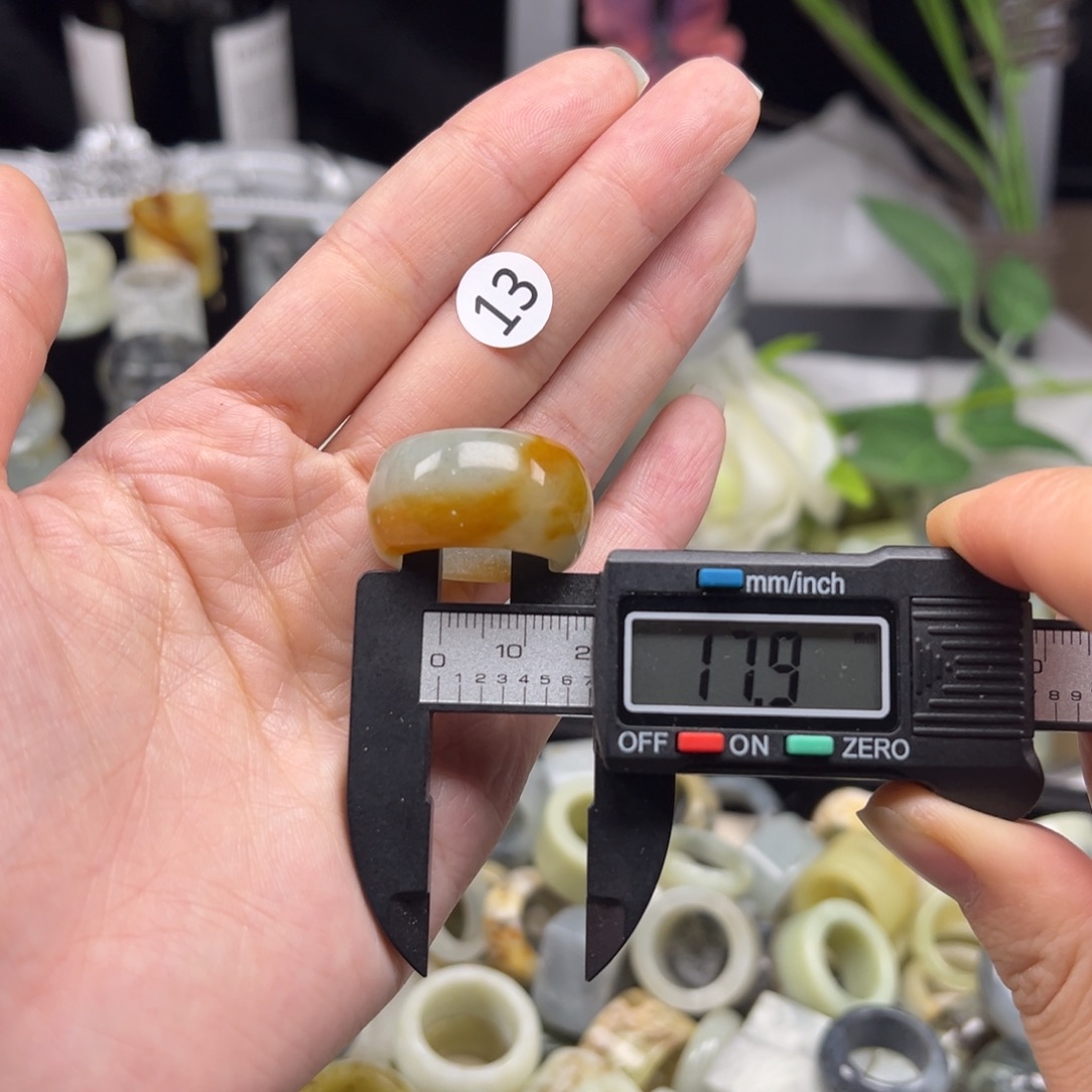 蛇纹石玉未镶嵌戒指