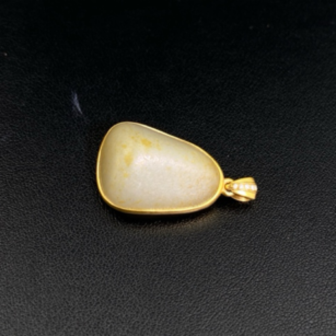 和田玉原石金镶嵌挂件