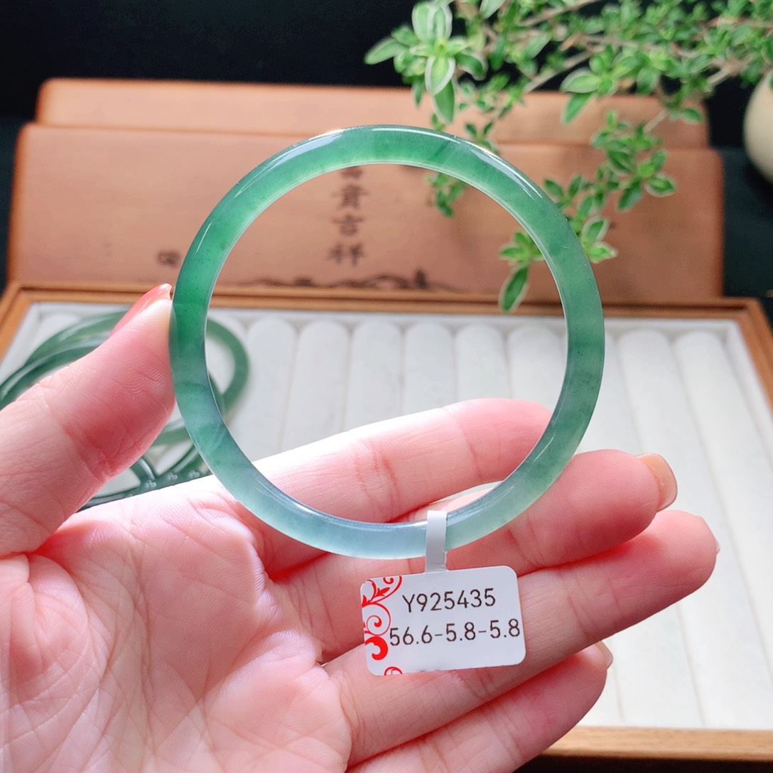 未镶嵌手镯（圆镯）翡翠