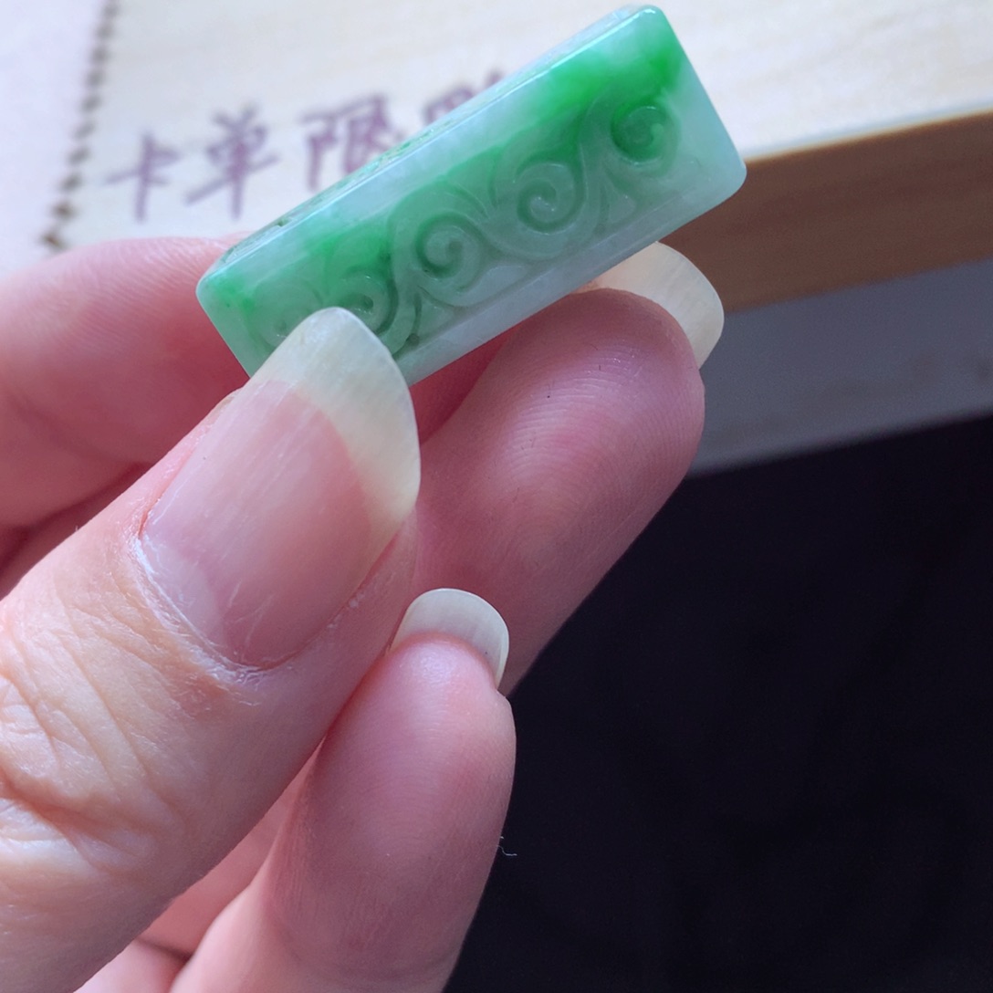 翡翠颈饰未镶嵌吊坠