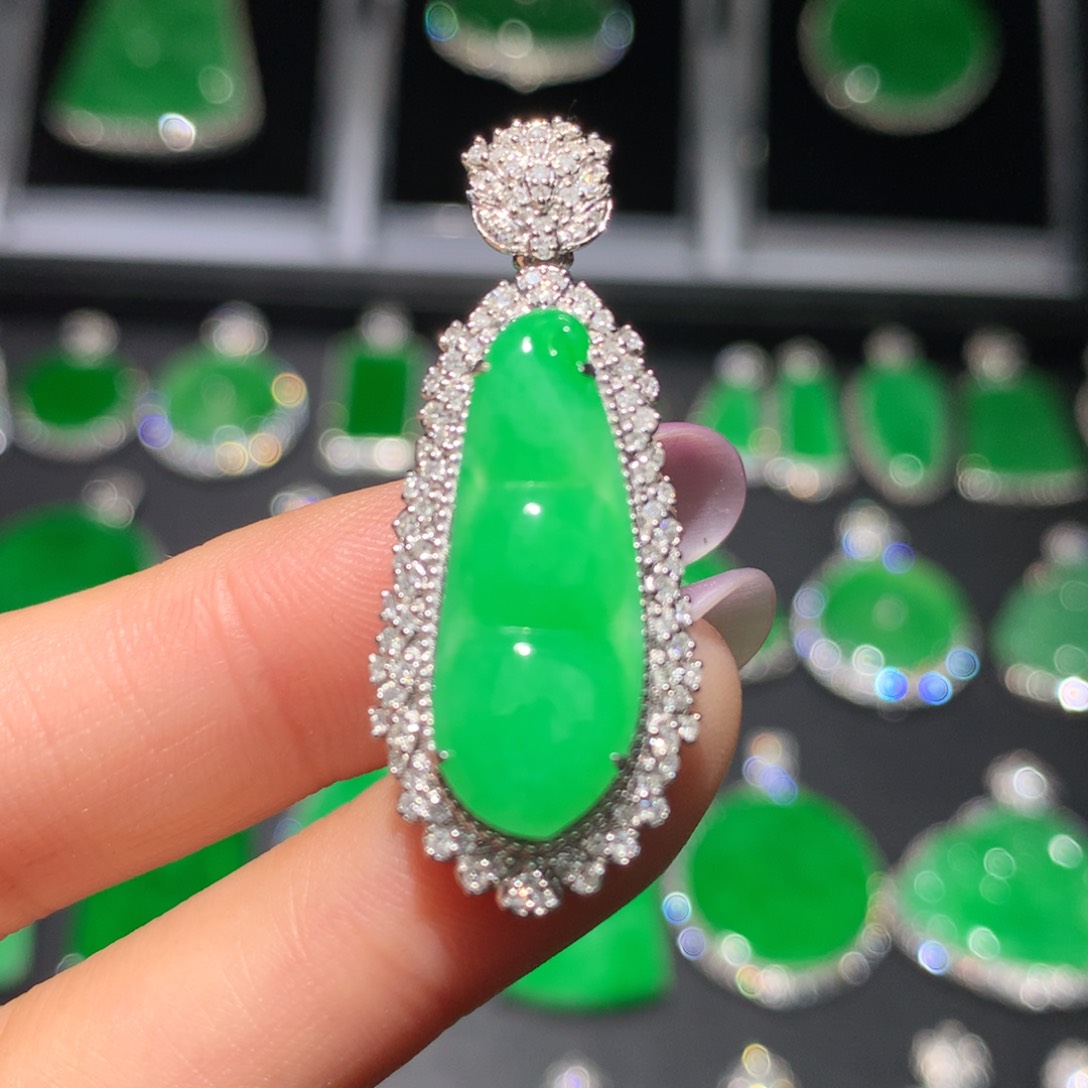 翡翠颈饰18K金镶嵌翡翠