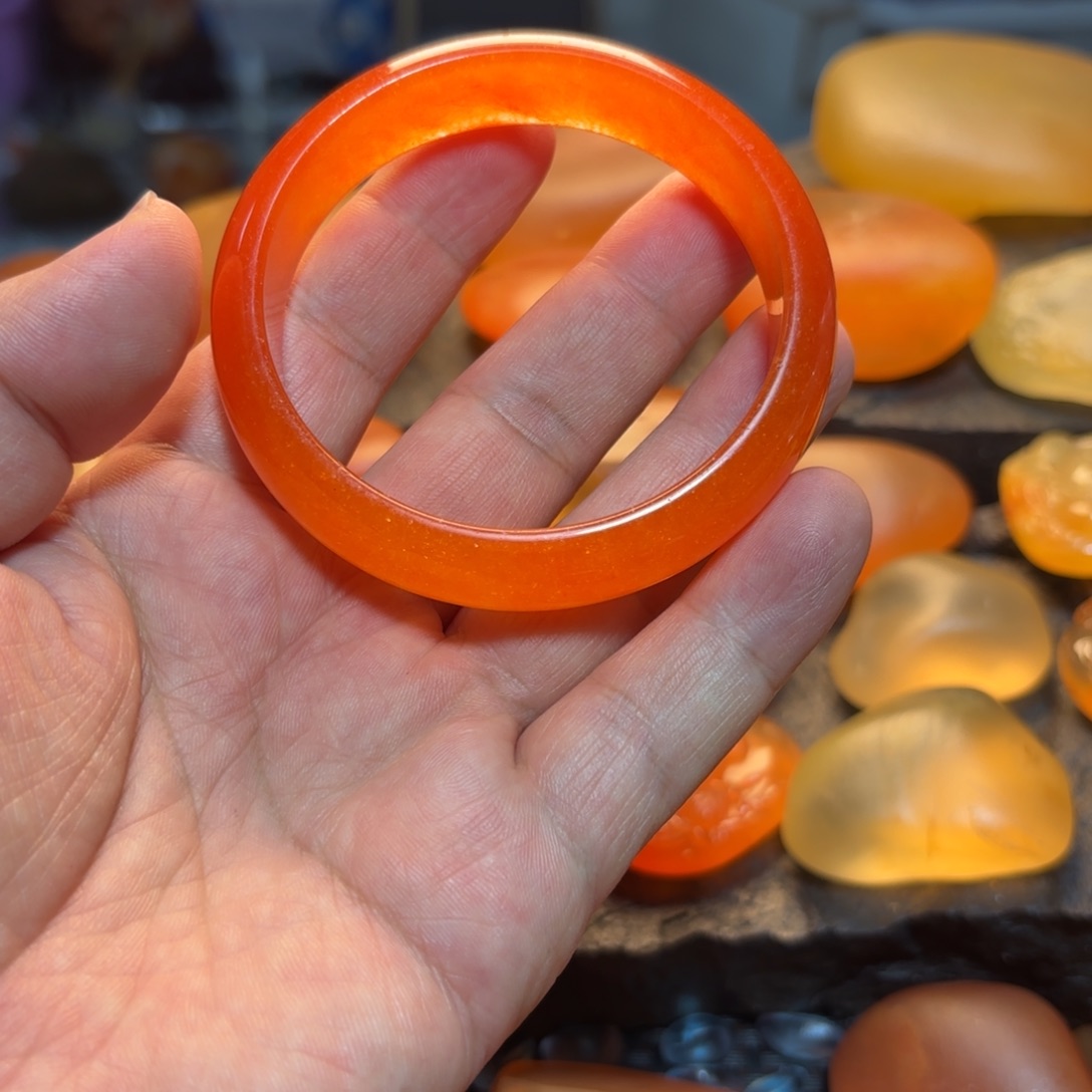 *****石英岩玉未镶嵌手镯