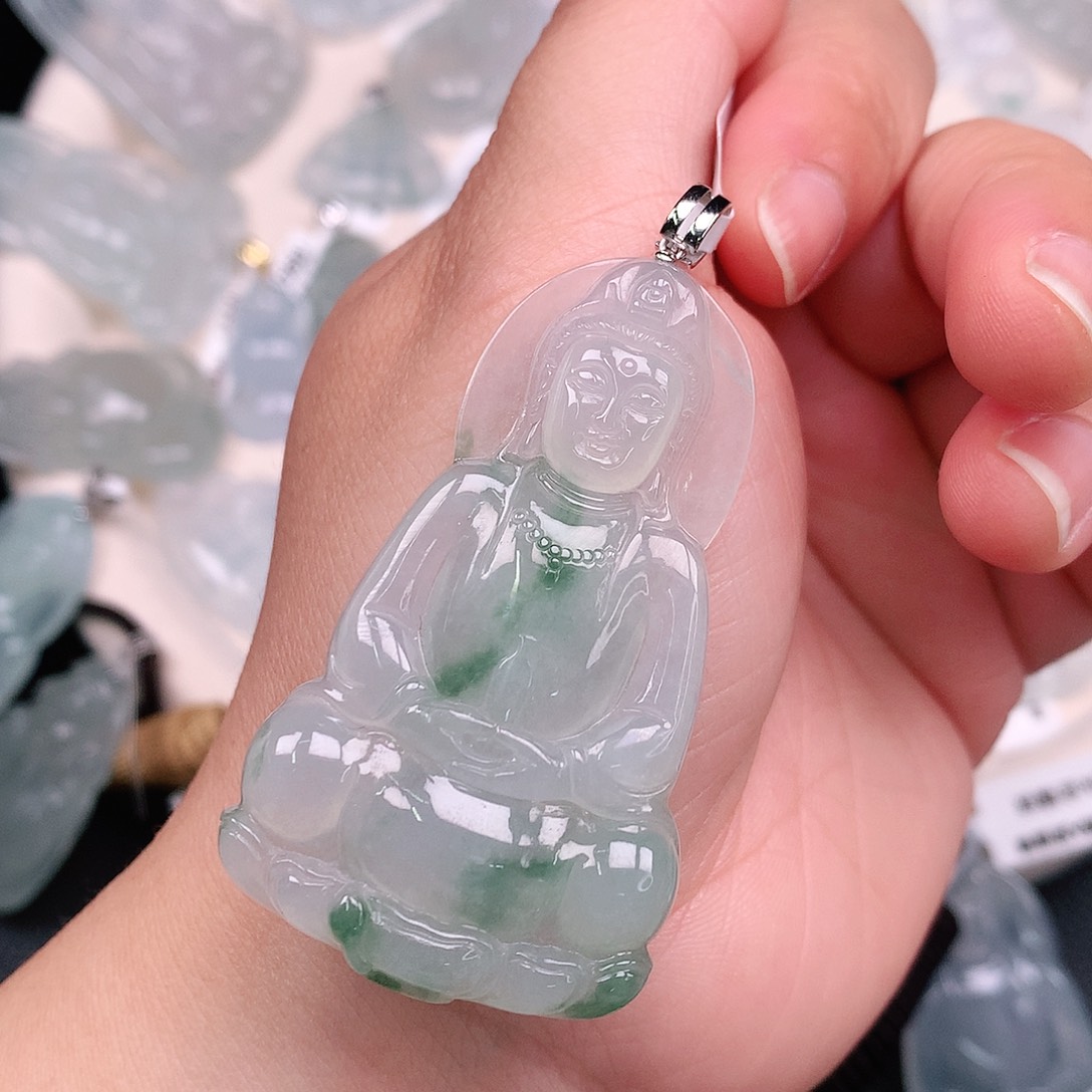 翡翠颈饰18K金镶嵌冰胶飘绿素衣观音58*31*5.8