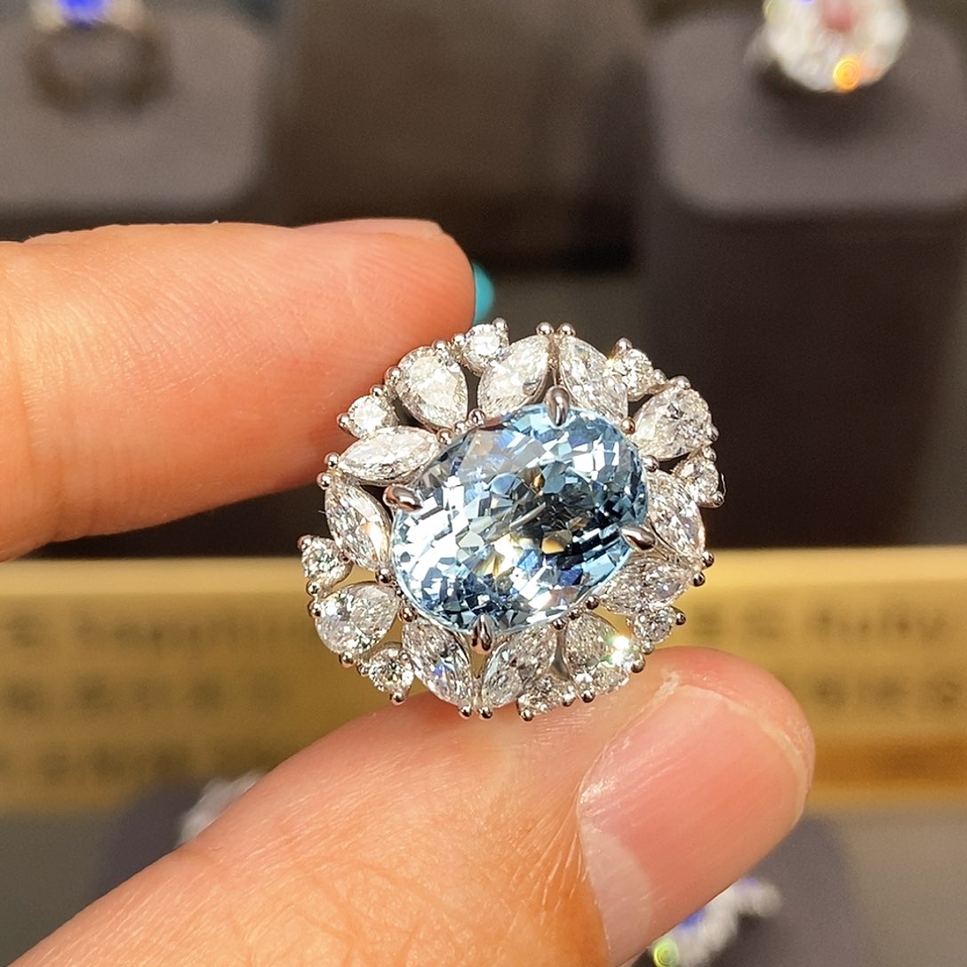 海蓝宝石戒指18K金镶嵌4.73克拉