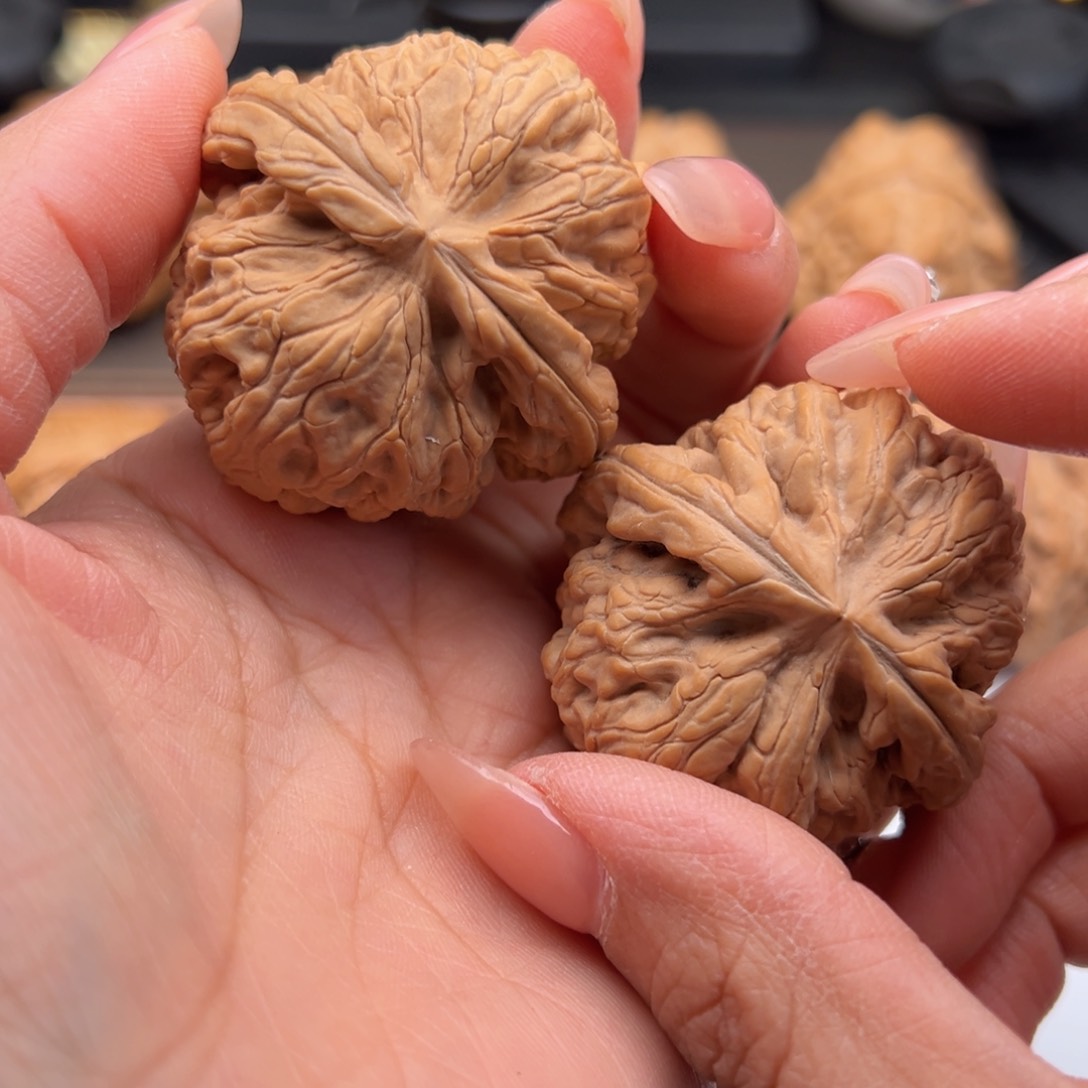 文玩核桃把件2***℃红锦鲤47