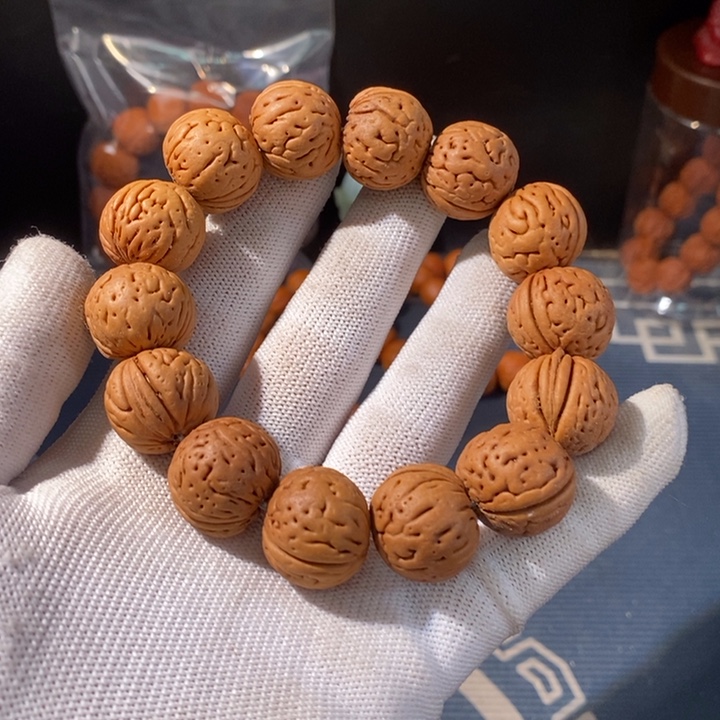 文玩核桃手串……23