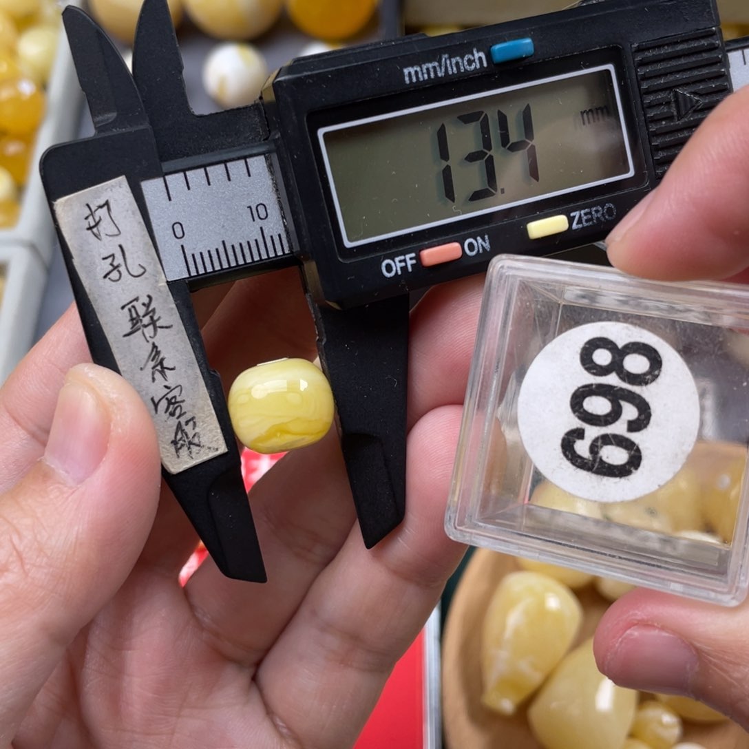 蜜蜡珠宝奇石未镶嵌