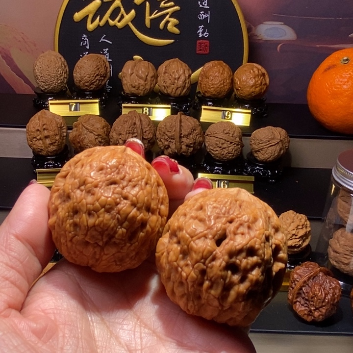 文玩核桃把件好*生金丝绣球45尺