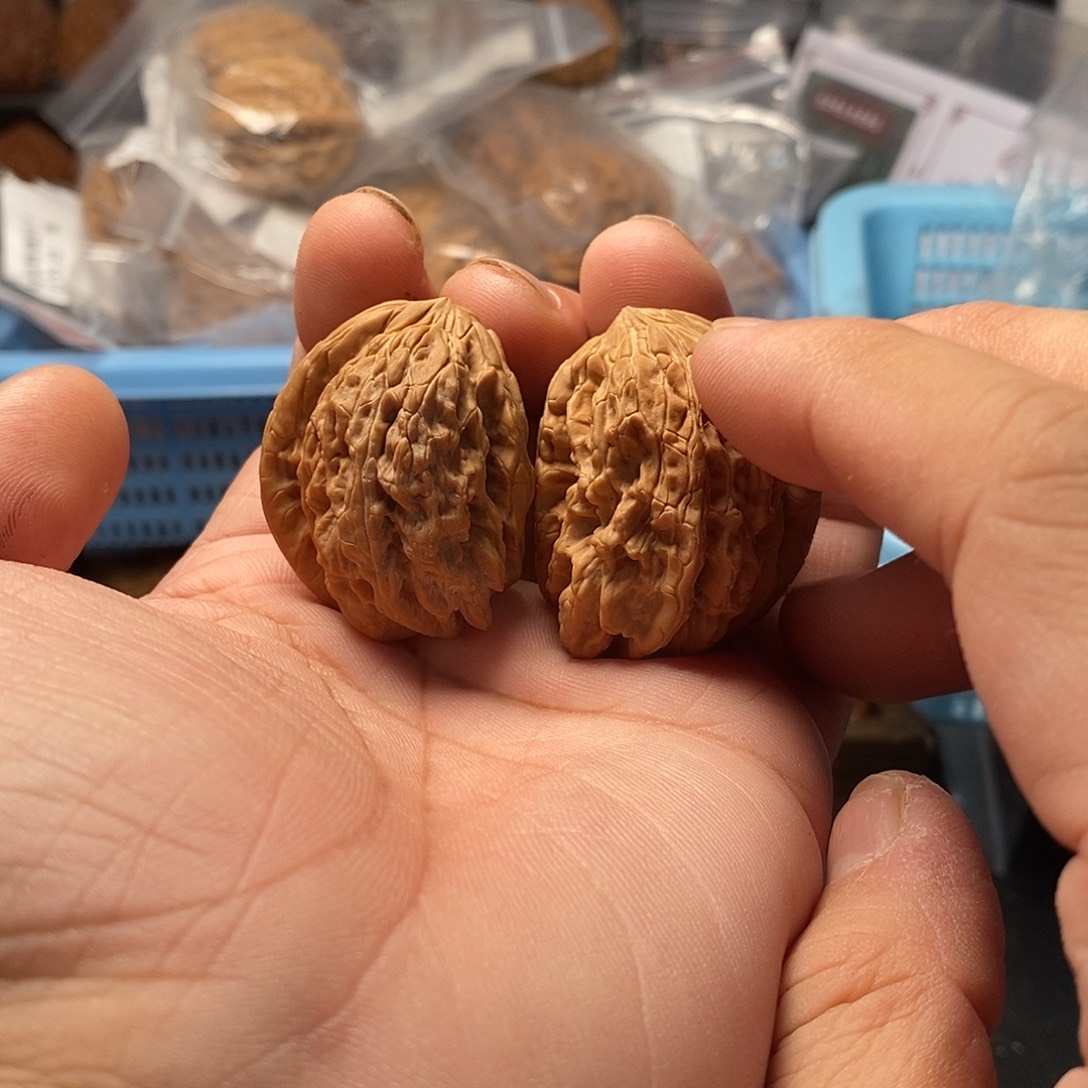 ****，文玩核桃暴雪半壁