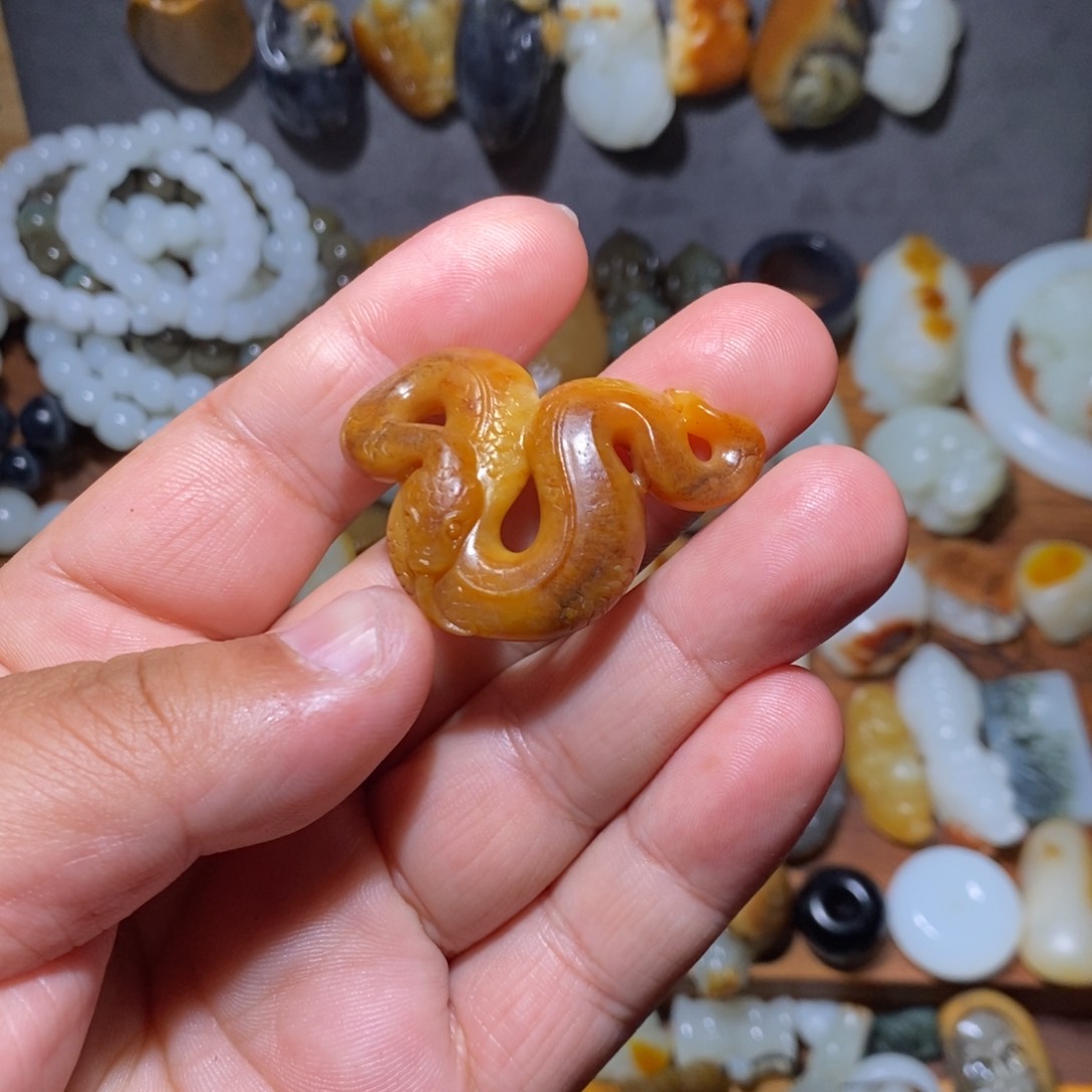 和田玉颈饰未镶嵌独**?