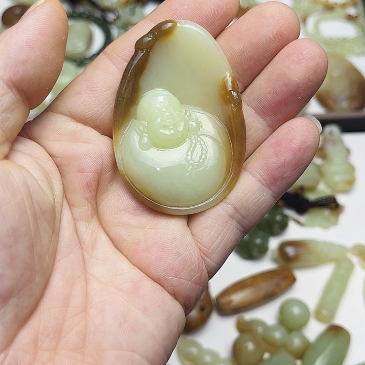 岫岩老玉（透闪石质玉）颈饰未镶嵌九****桃
