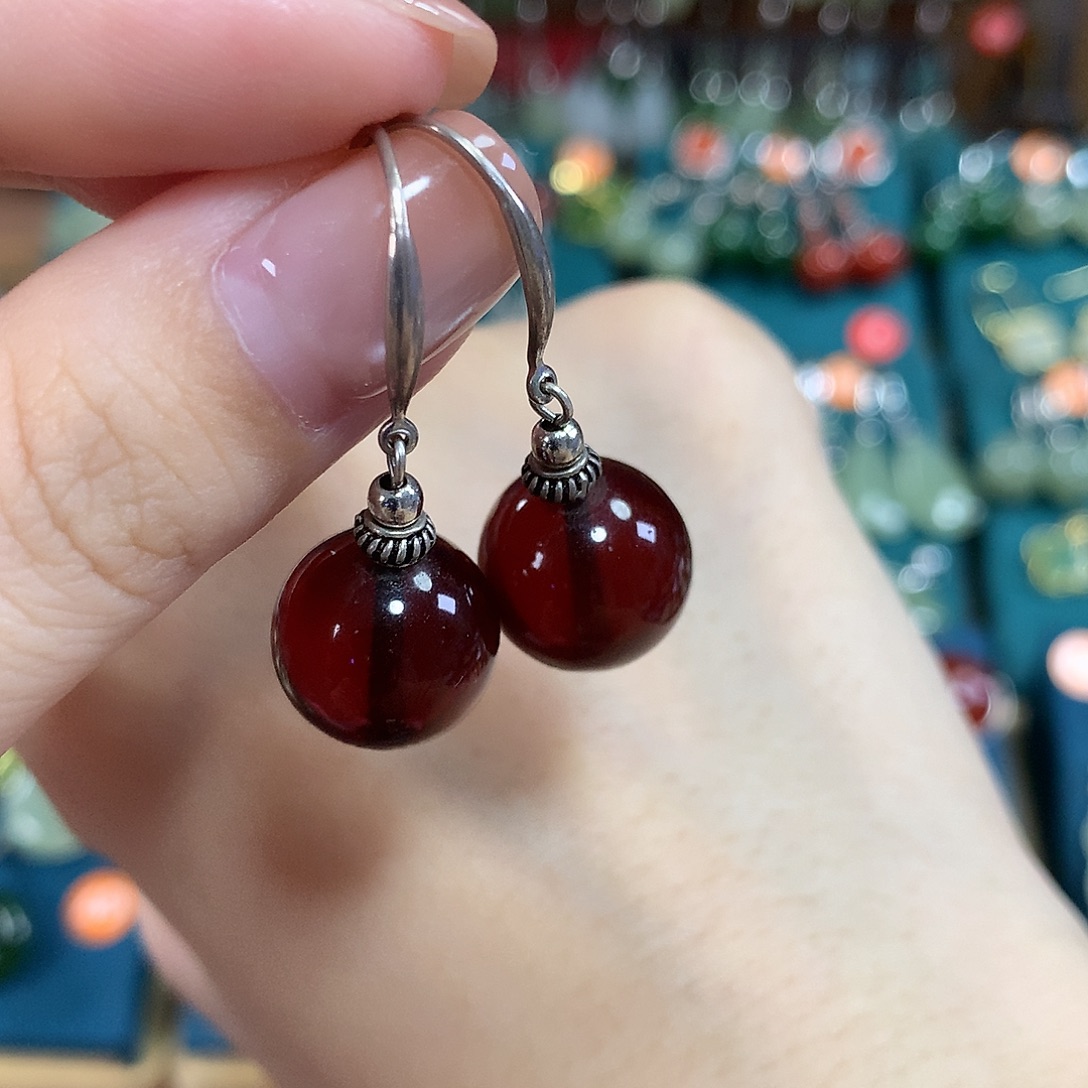 血珀银S925镶嵌耳饰卡13左右