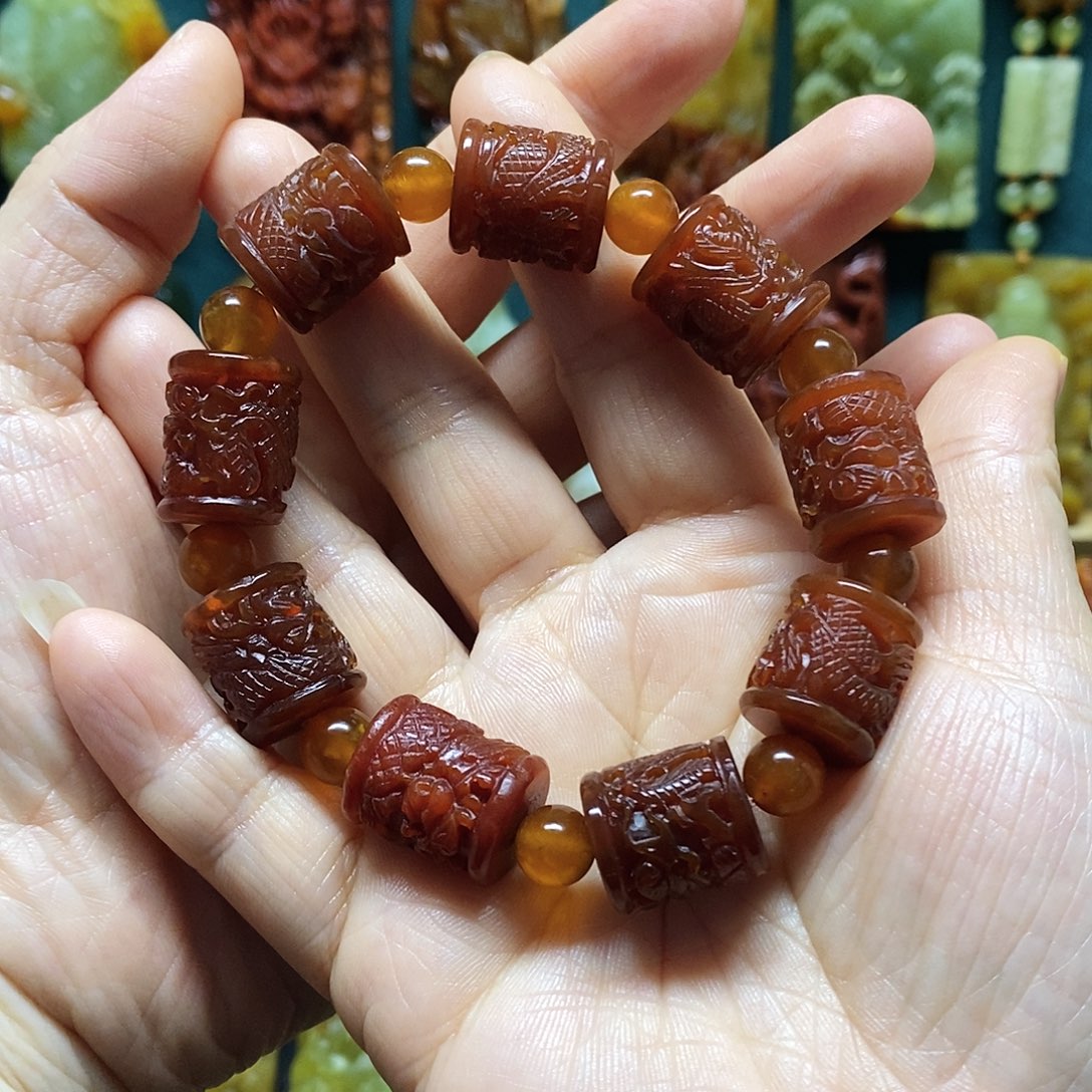 酱***爆蛇纹石玉未镶嵌手链