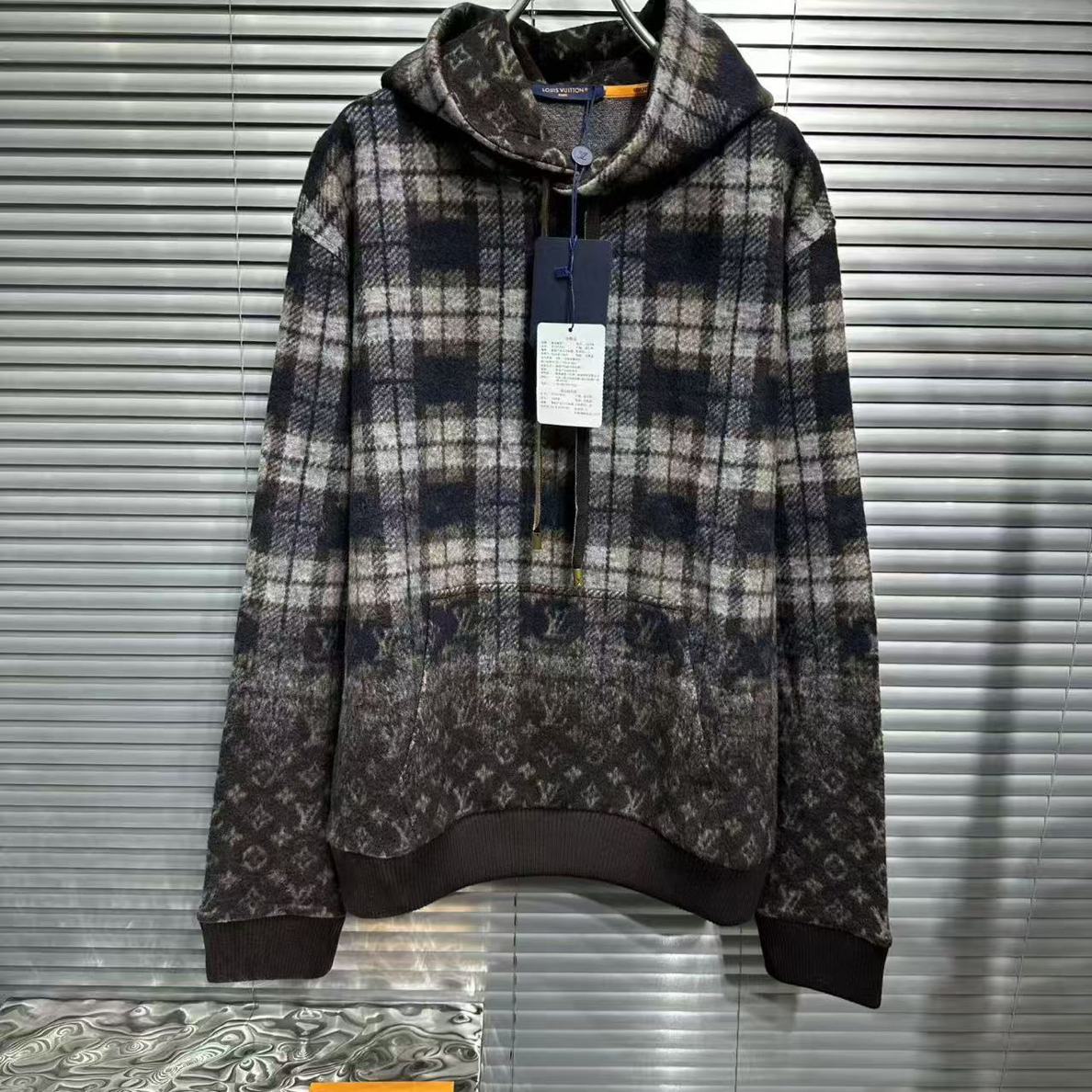 未使用 LouisVuitton/路易威登 26ss 灰色棋盘格满印下摆渐变帽衫