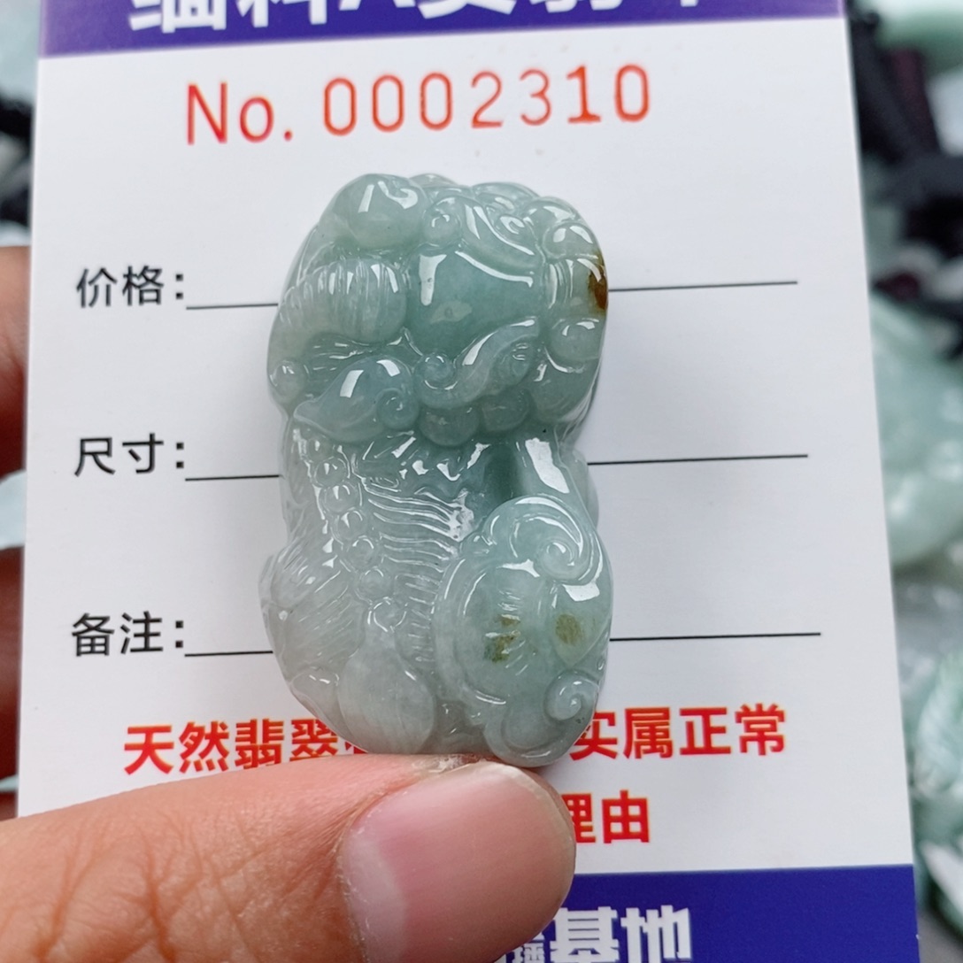 翡翠未镶嵌颈饰挂件