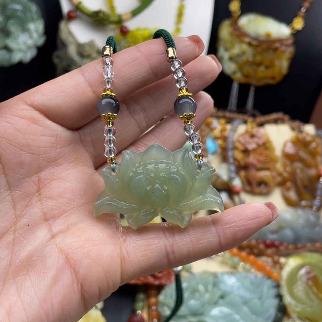 未镶嵌蛇纹石玉颈饰