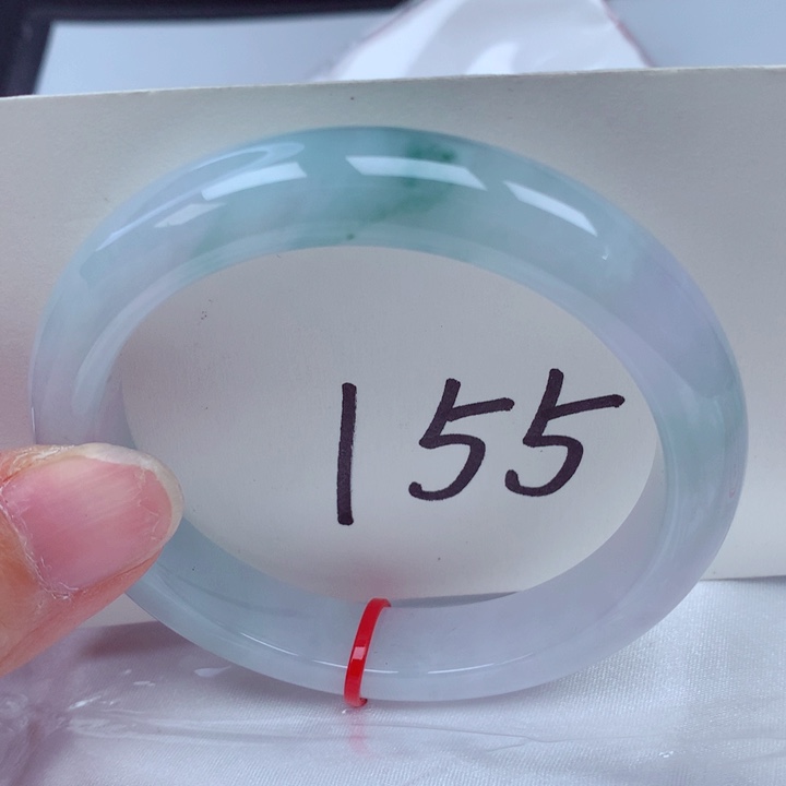 翡翠手镯未镶嵌翡翠