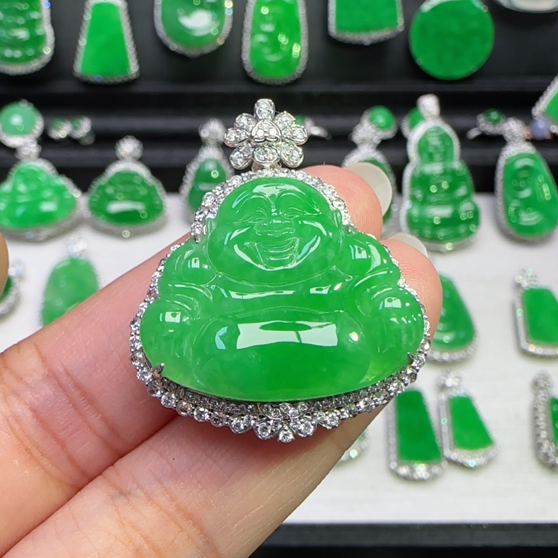 翡翠18K金镶嵌颈饰吊坠
